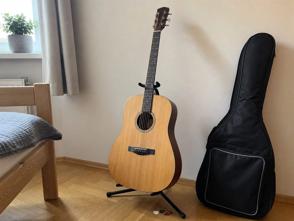 Akusztikus gitar puha tokkal